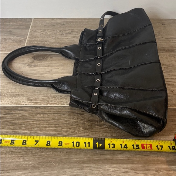 Coccinelle Chic Black Shoulder Bag for Women in great condition - Picture 4 of 8